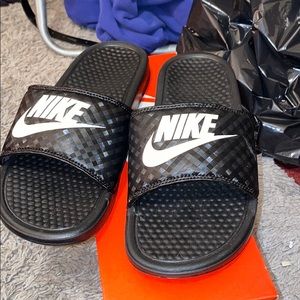 Nike Benassi Slides
